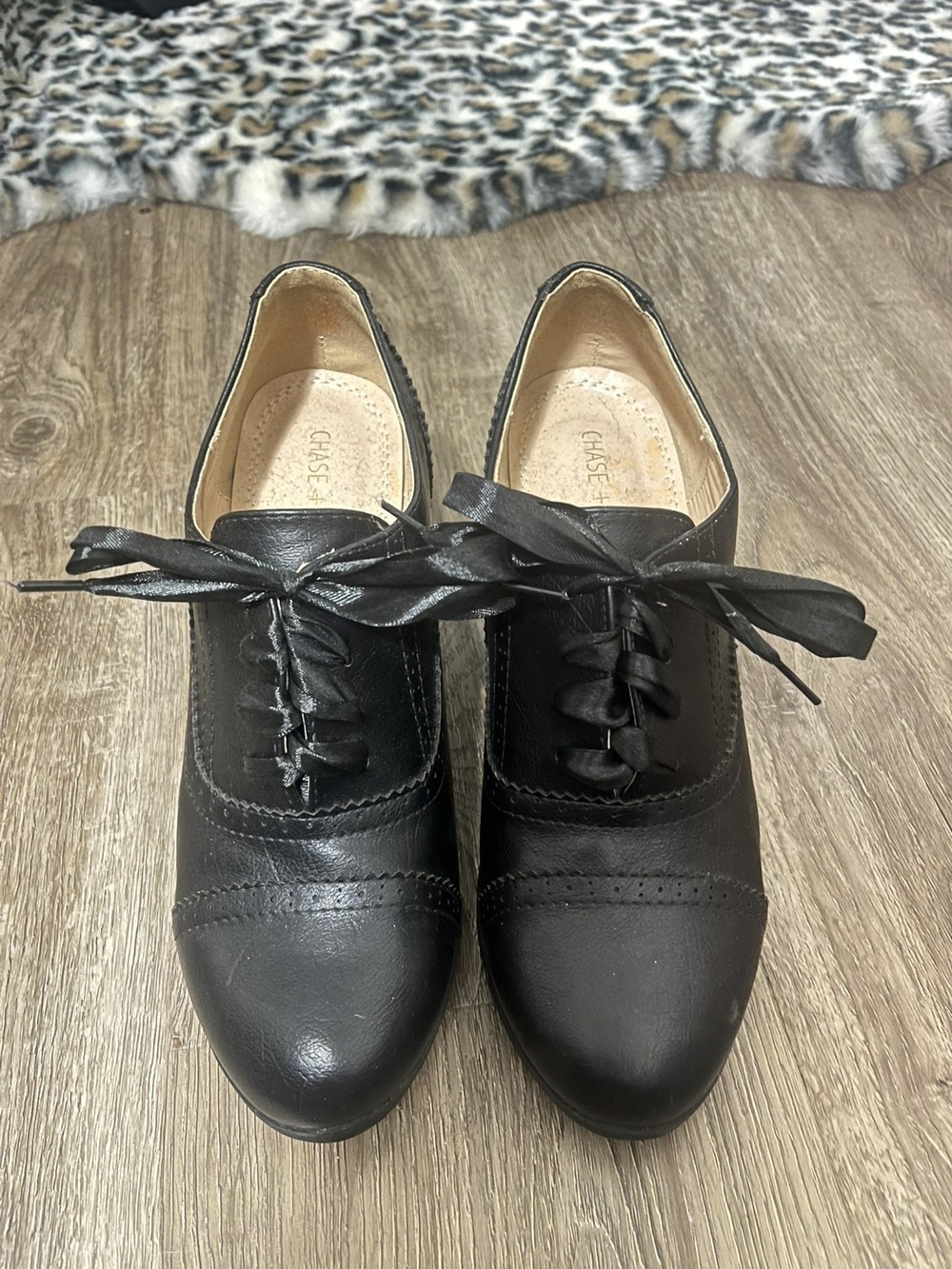 Chase + Chloe Black Leather Lace-Up Women's Oxfords
